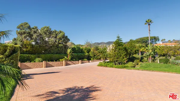 a view of an outdoor space and a yard