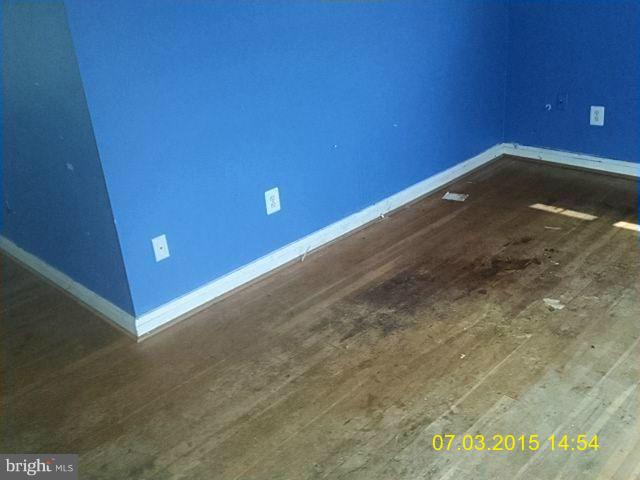 6045 Moorehead Road Catonsville, MD 21228 - Photo 2 of 11 Living Room