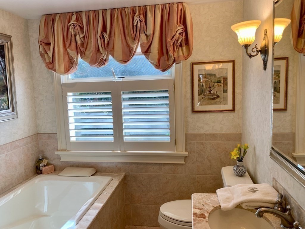 19 Muskeget Lane Barnstable, MA 02632 - Photo 15 of 38