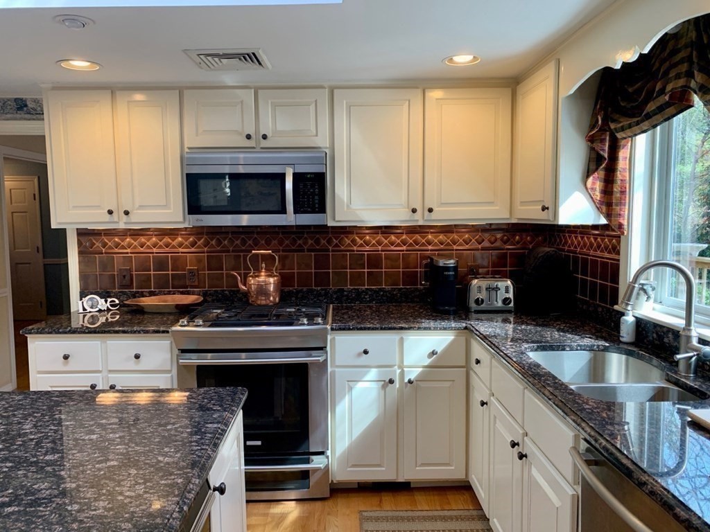 19 Muskeget Lane Barnstable, MA 02632 - Photo 18 of 38
