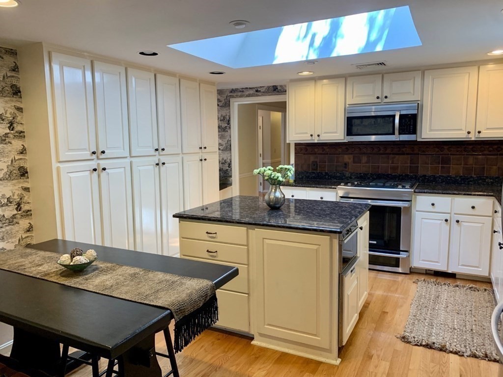 19 Muskeget Lane Barnstable, MA 02632 - Photo 3 of 38