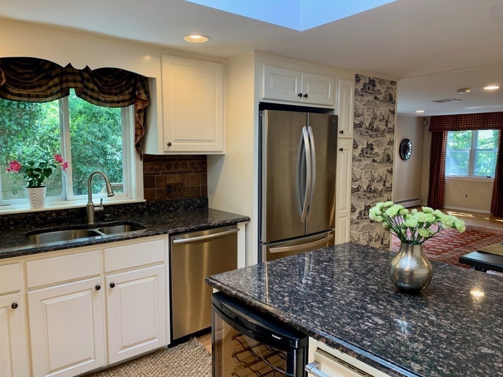 19 Muskeget Lane Barnstable, MA 02632 - Photo 4 of 38