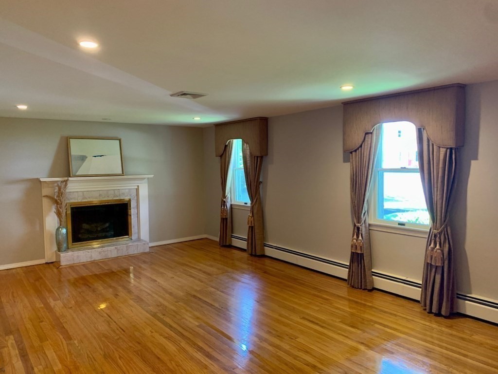 19 Muskeget Lane Barnstable, MA 02632 - Photo 5 of 38