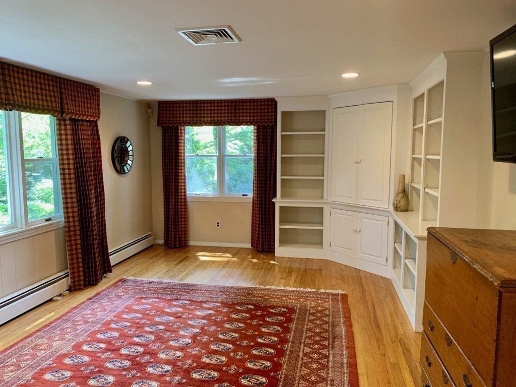 19 Muskeget Lane Barnstable, MA 02632 - Photo 9 of 38