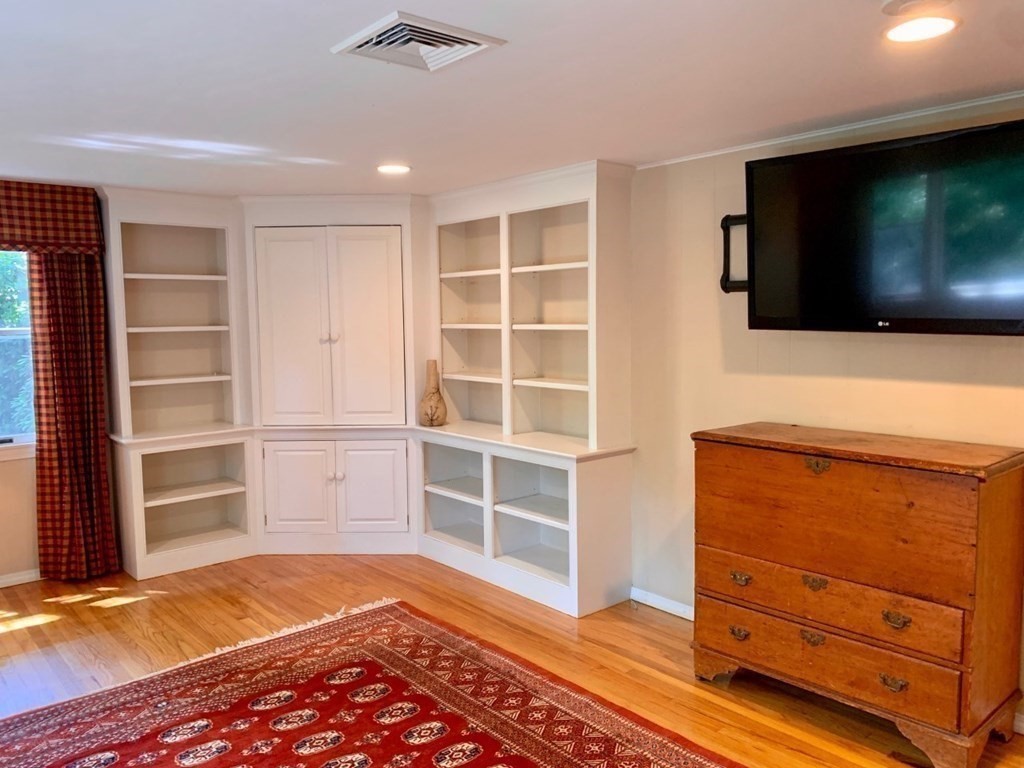 19 Muskeget Lane Barnstable, MA 02632 - Photo 10 of 38