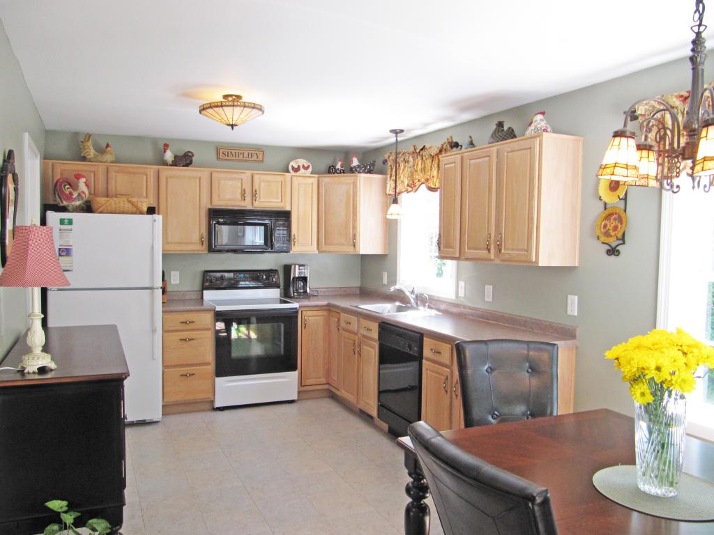 7 Sunridge Way, Unit 7 Amherst, NH 03031 - Photo 3 of 33 Gallery Image 3