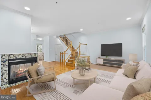 $695,000 | 9748 Washingtonian Boulevard, Gaithersburg, MD 20878