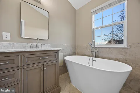 $695,000 | 9748 Washingtonian Boulevard, Gaithersburg, MD 20878