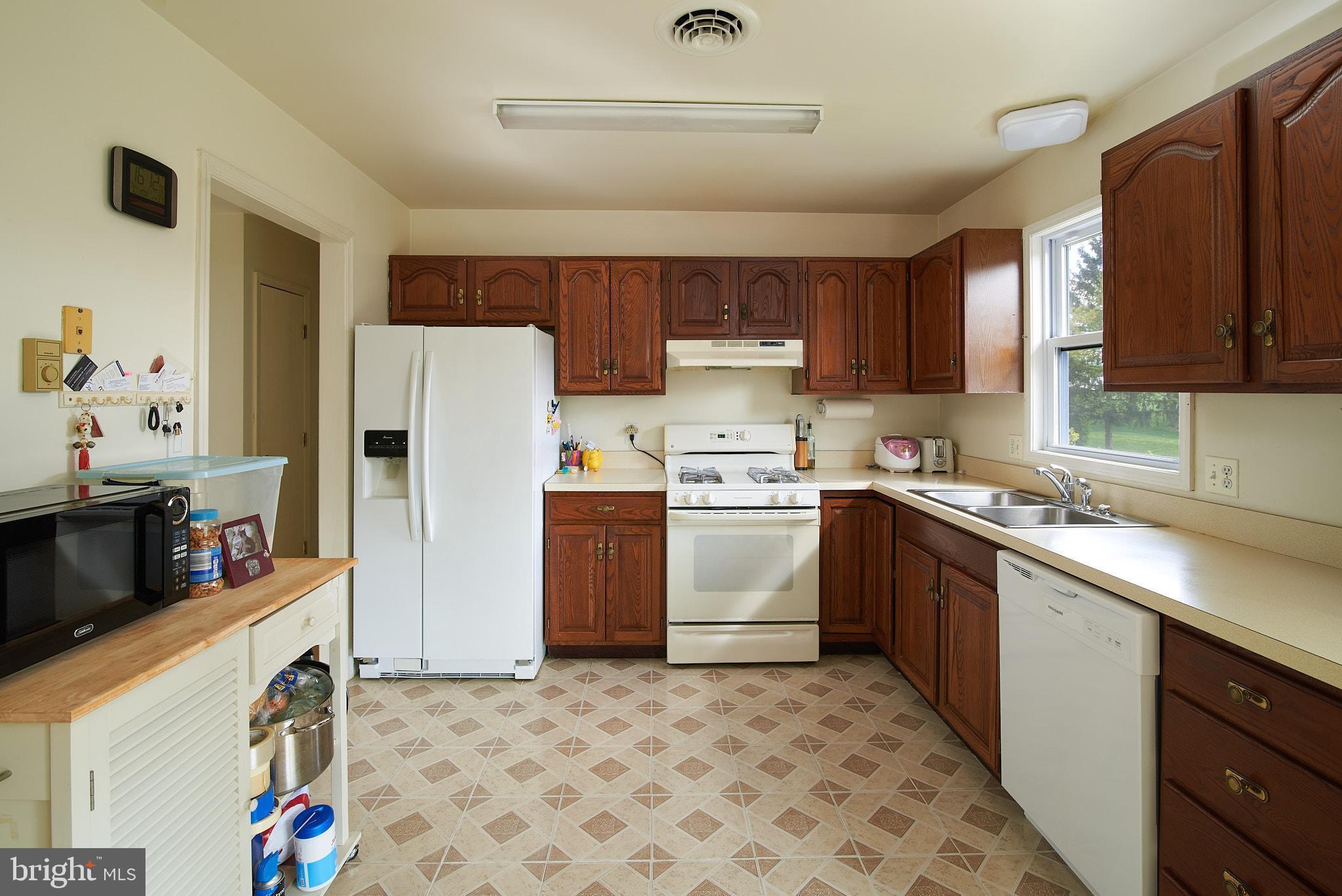1420 East Newport Road Lititz, PA 17543 - Photo 3 of 19