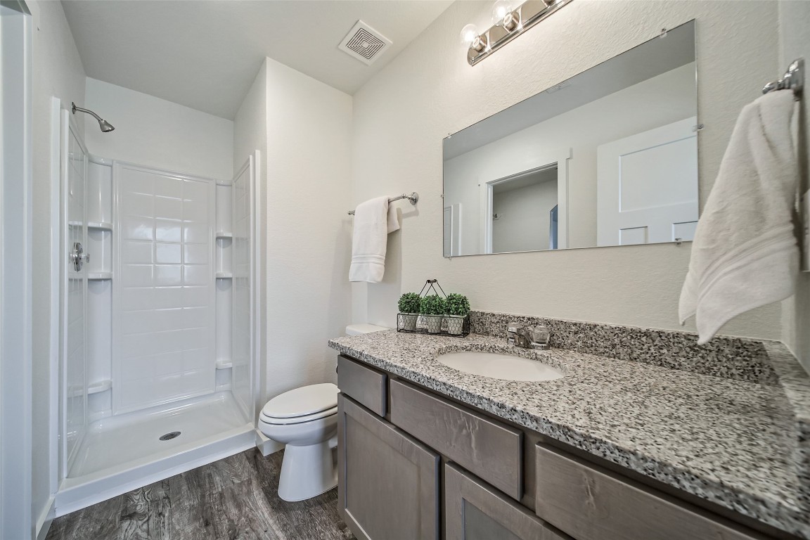 12603 Telge Road, Unit 6D Cypress, TX 77429 - Photo 19 of 31 Third floor secondary bathroom