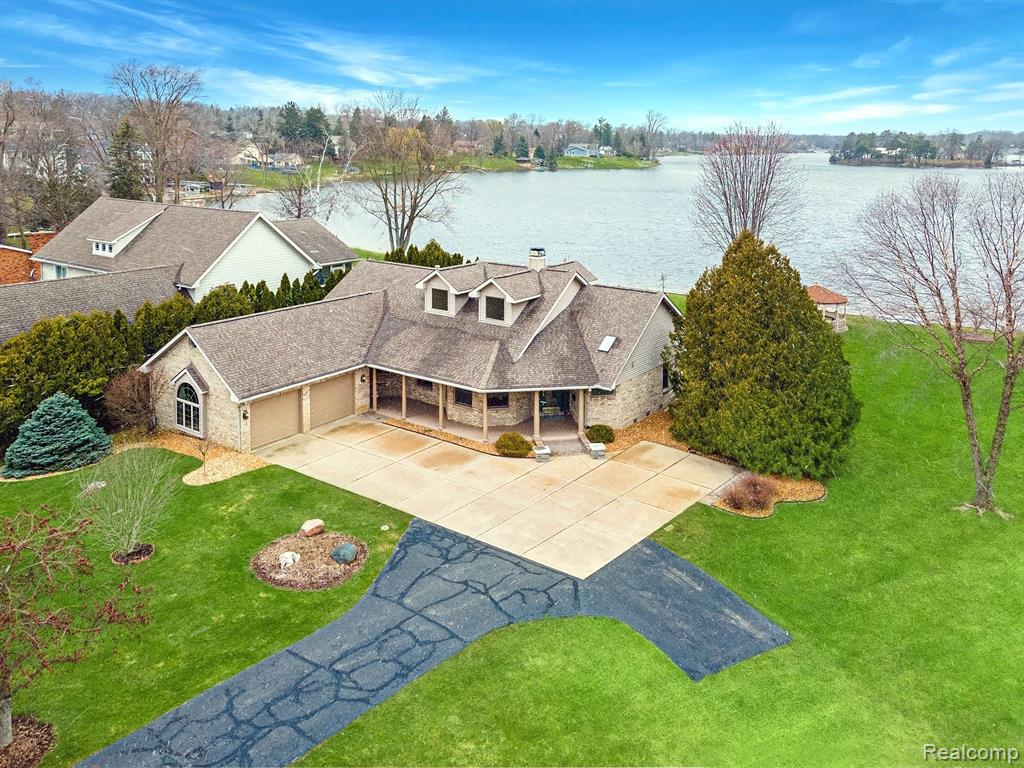 8353 Hilton Road Brighton, MI 48114 - Photo 2 of 33