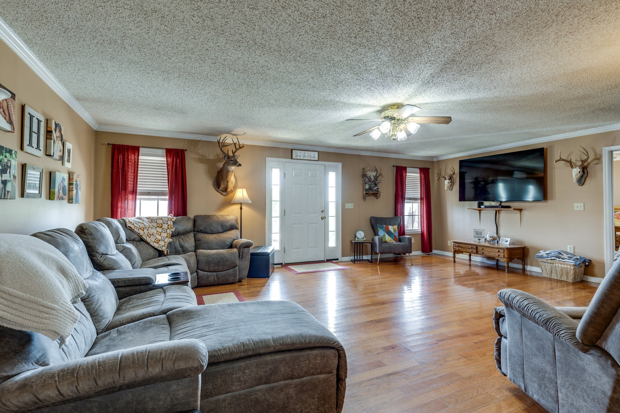 353 Major Road Cornersville, TN 37047 - Photo 3 of 74 a living room with furniture and a flat screen tv