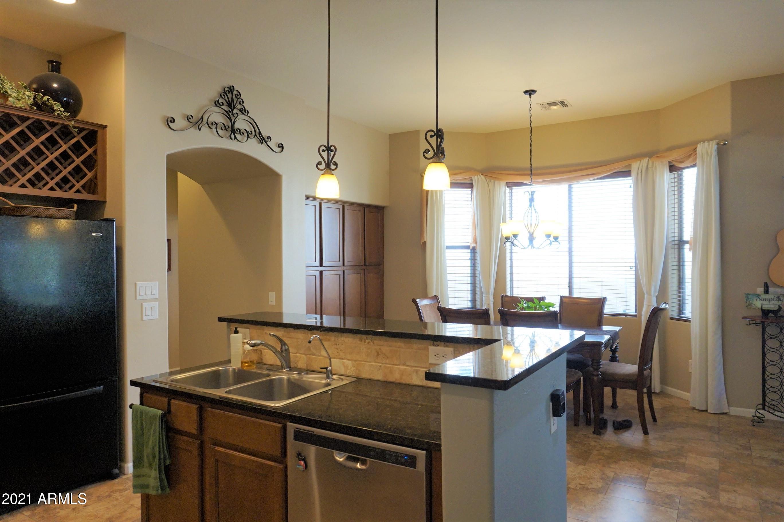 1857 South Racine Lane Gilbert, AZ 85295 - Photo 11 of 36 Kitchen