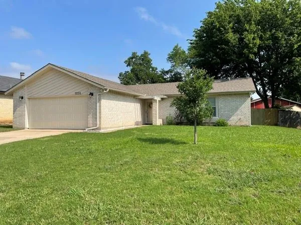 $1,950 | 7208 Southridge Trail, Fort Worth, TX 76133
