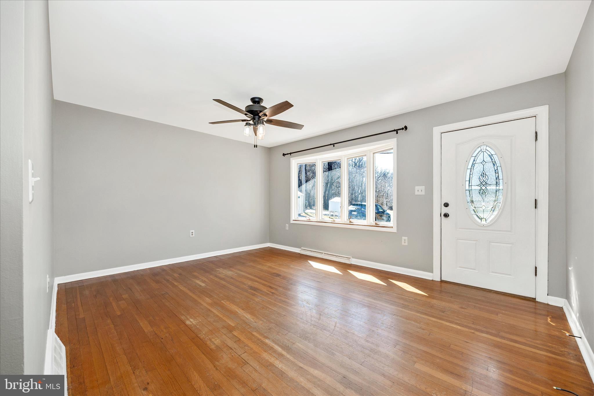 8615 Chestnut Grove Road Frederick, MD 21701 - Photo 7 of 53 Living Room
