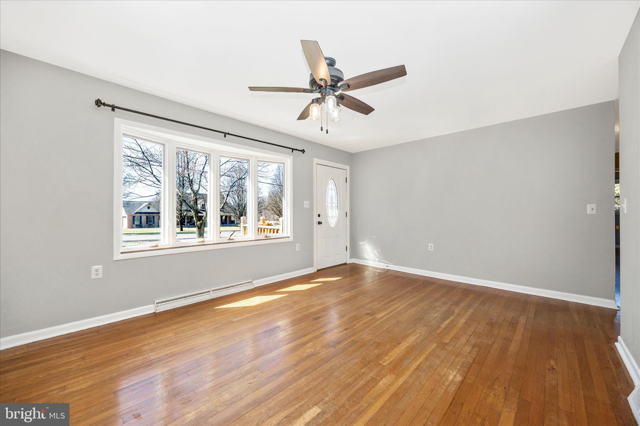 8615 Chestnut Grove Road Frederick, MD 21701 - Photo 8 of 53 Living Room