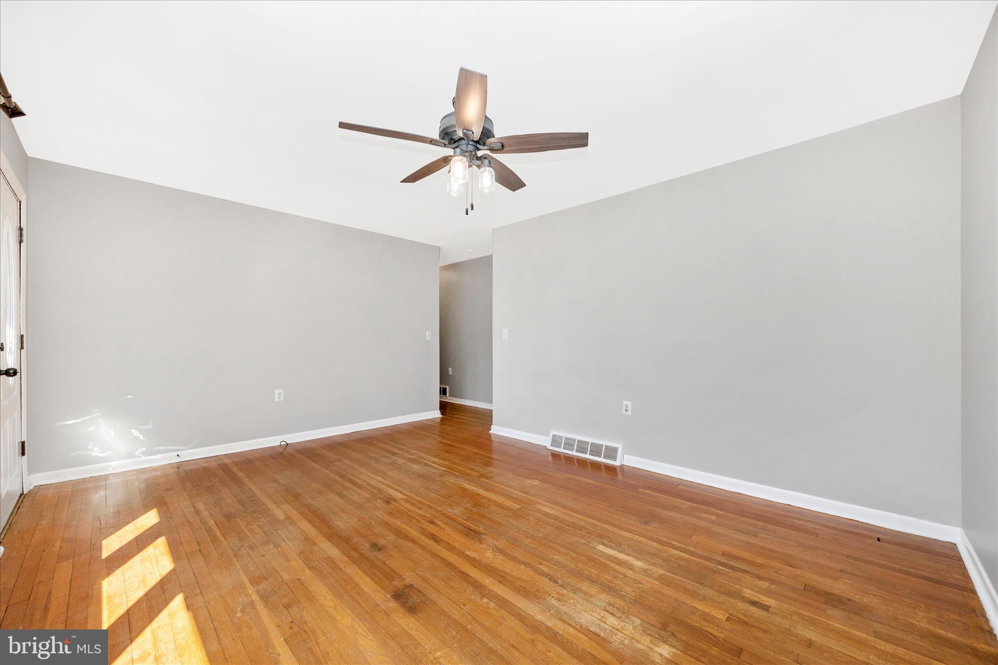 8615 Chestnut Grove Road Frederick, MD 21701 - Photo 9 of 53 Living Room