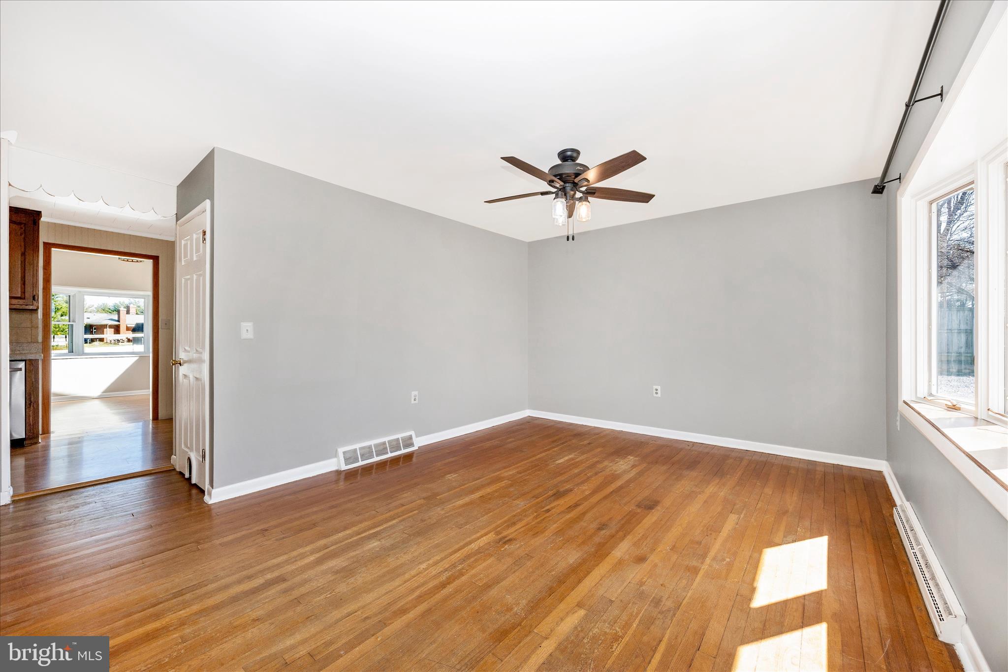8615 Chestnut Grove Road Frederick, MD 21701 - Photo 10 of 53 Living Room
