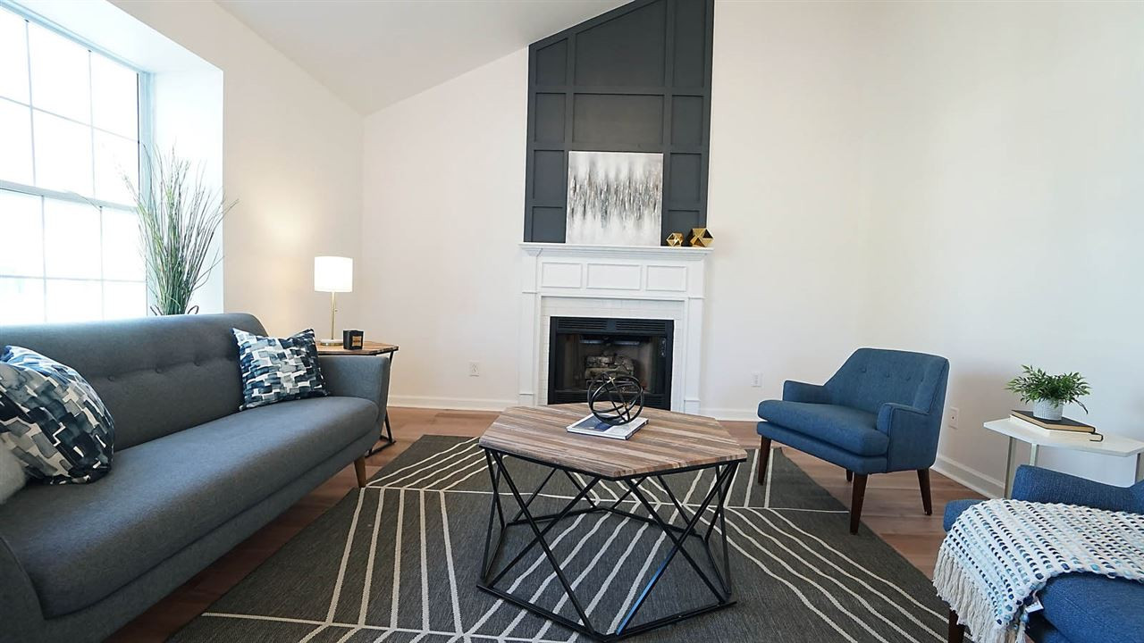 1056 Mills Street Raleigh, NC 27608 - Photo 4 of 23 Living Room