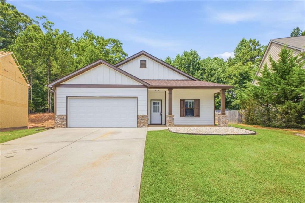 752 Stable View Loop Dallas, GA 30132 - Photo 4 of 37 Gallery Image 4