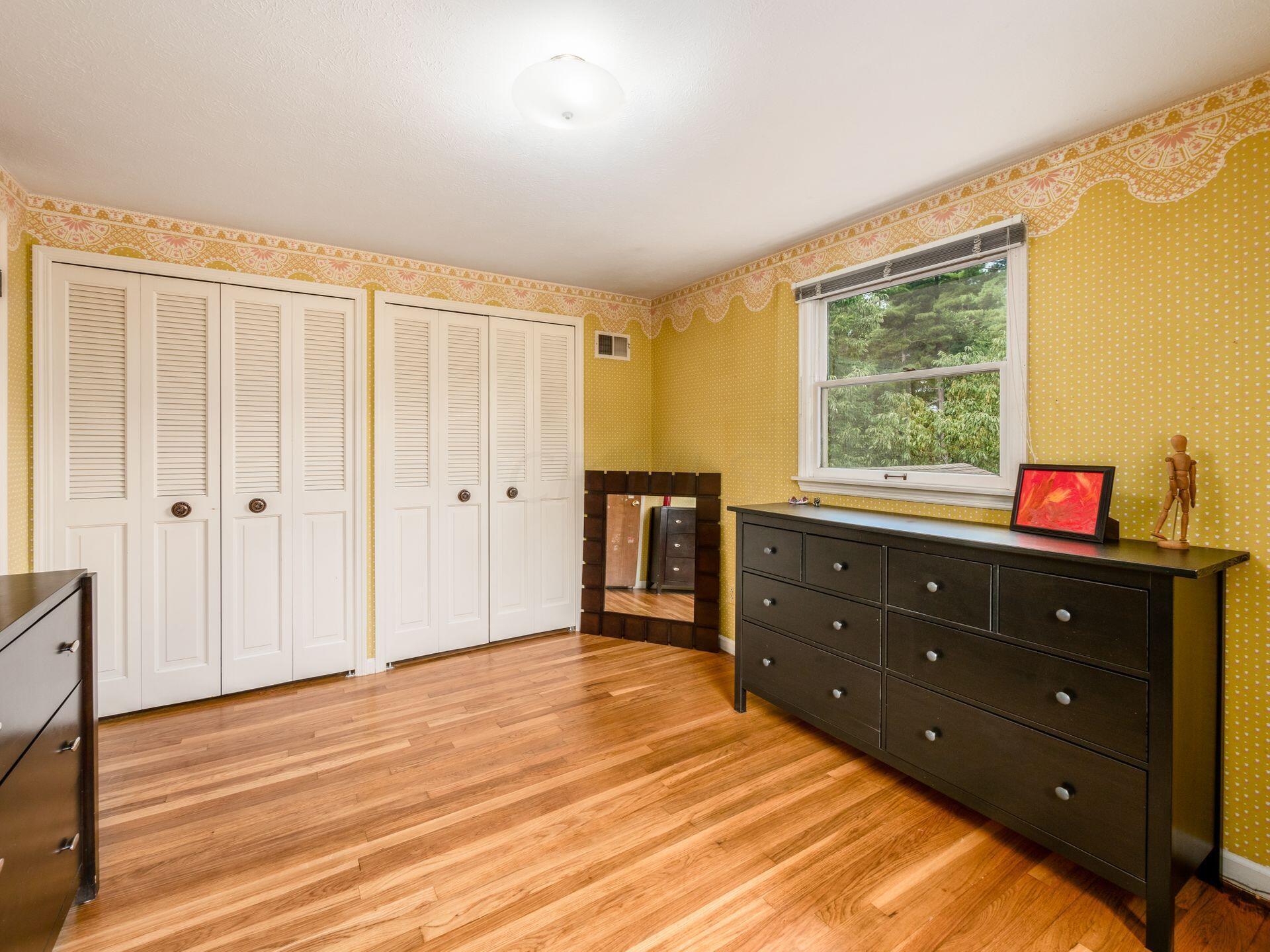 5869 Whitman Road Columbus, OH 43213 - Photo 35 of 65 Double Closets