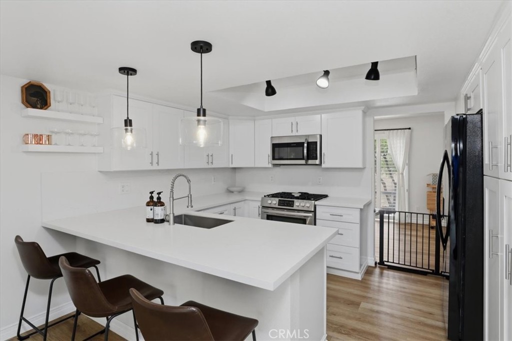 2272 El Capitan Drive Riverside, CA 92506 - Photo 13 of 33 Kitchen