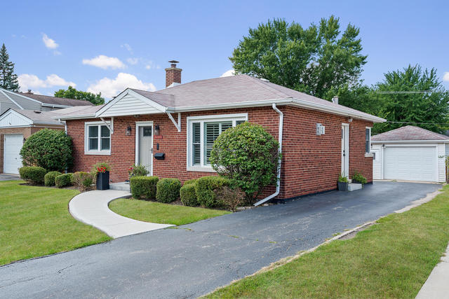 5220 Wolf Road Western Springs, IL 60558 - Photo 2 of 22