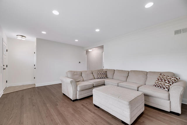 5220 Wolf Road Western Springs, IL 60558 - Photo 5 of 22