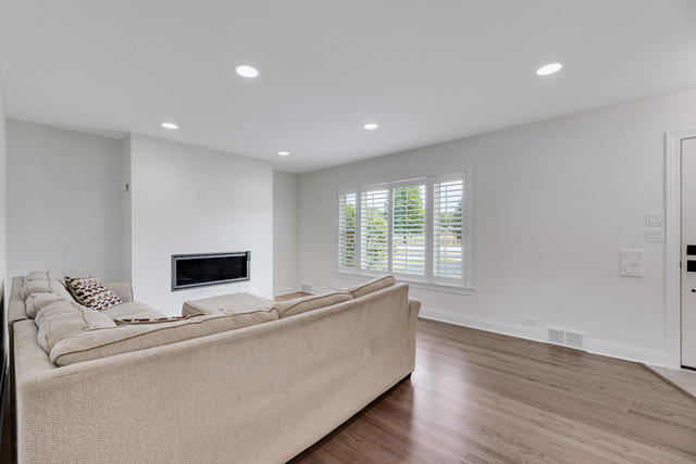 5220 Wolf Road Western Springs, IL 60558 - Photo 6 of 22