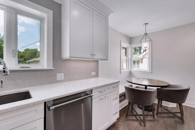 5220 Wolf Road Western Springs, IL 60558 - Photo 9 of 22