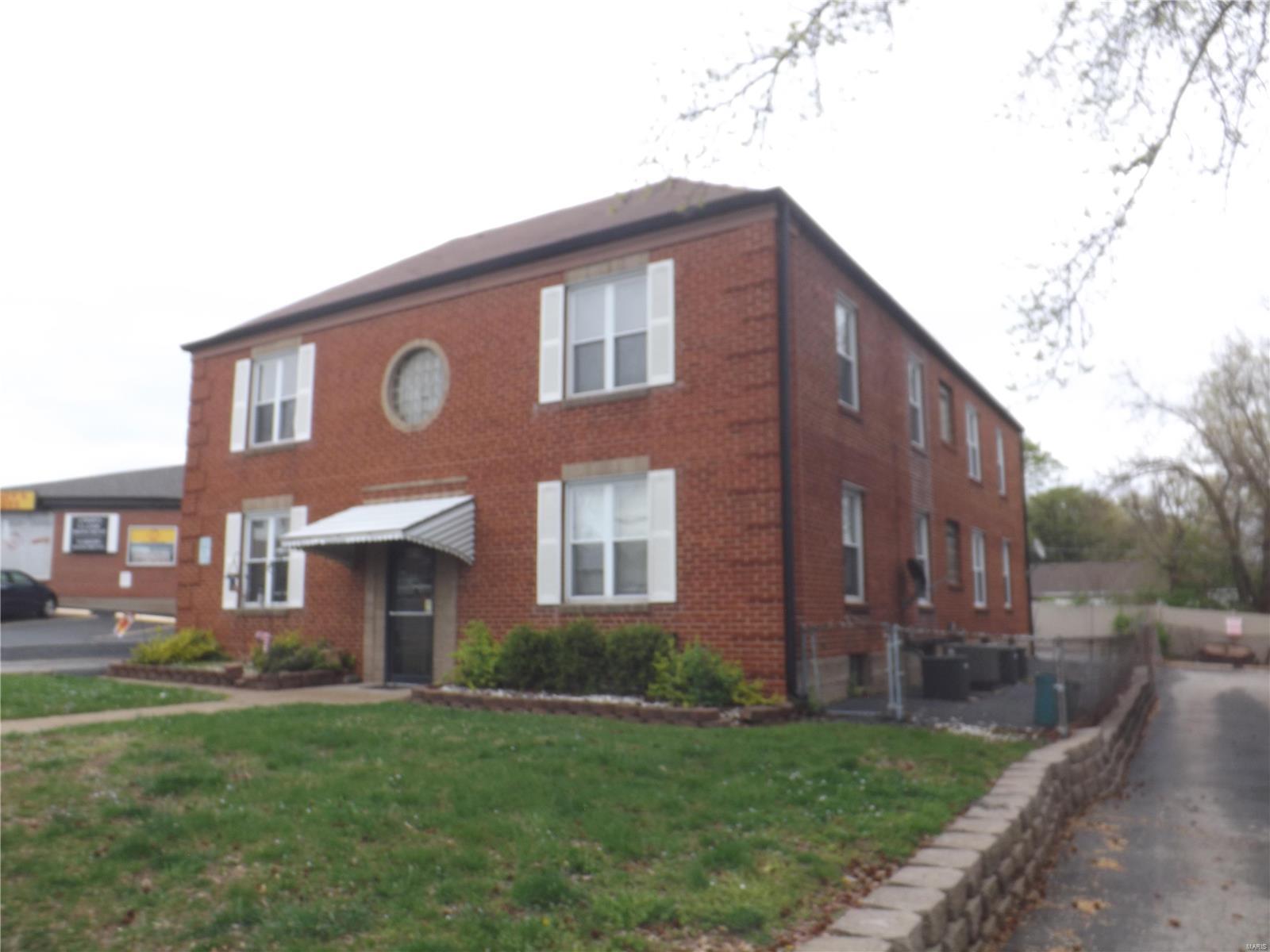 6910 MacKenzie Road St. Louis, MO 63123 - Photo 3 of 22 Gallery Image 3