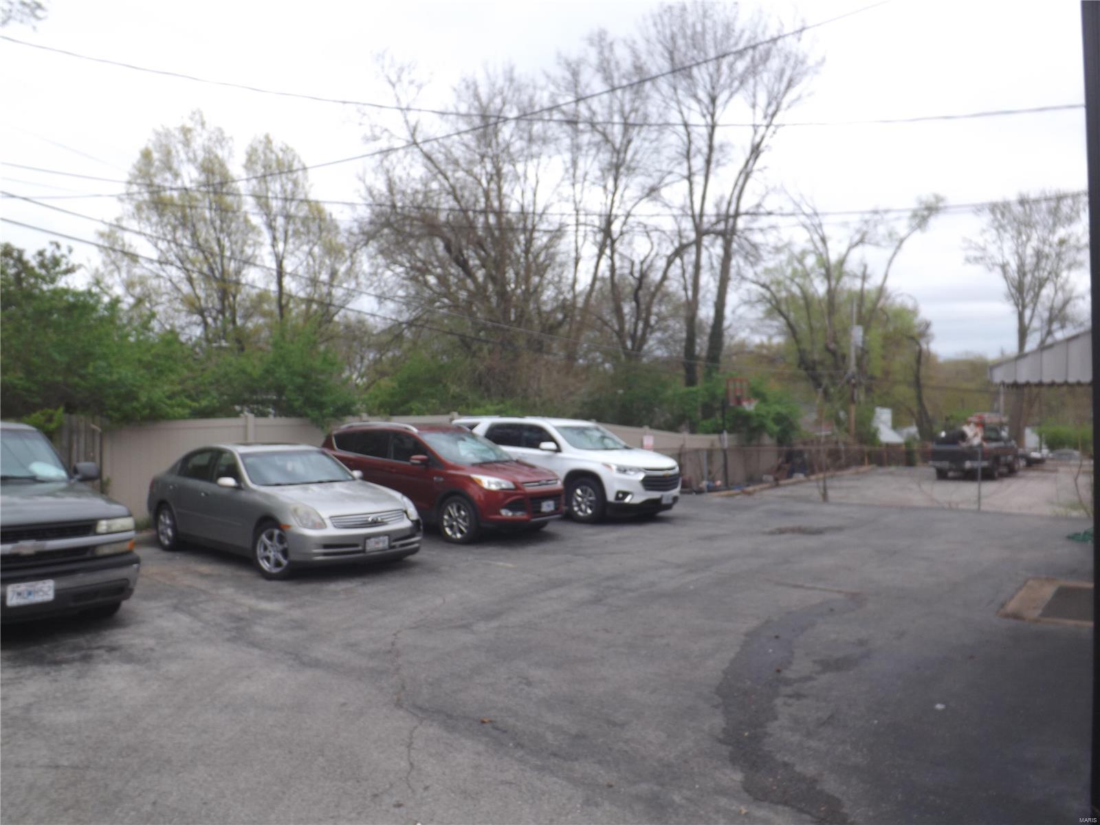 6910 MacKenzie Road St. Louis, MO 63123 - Photo 6 of 22 Gallery Image 6