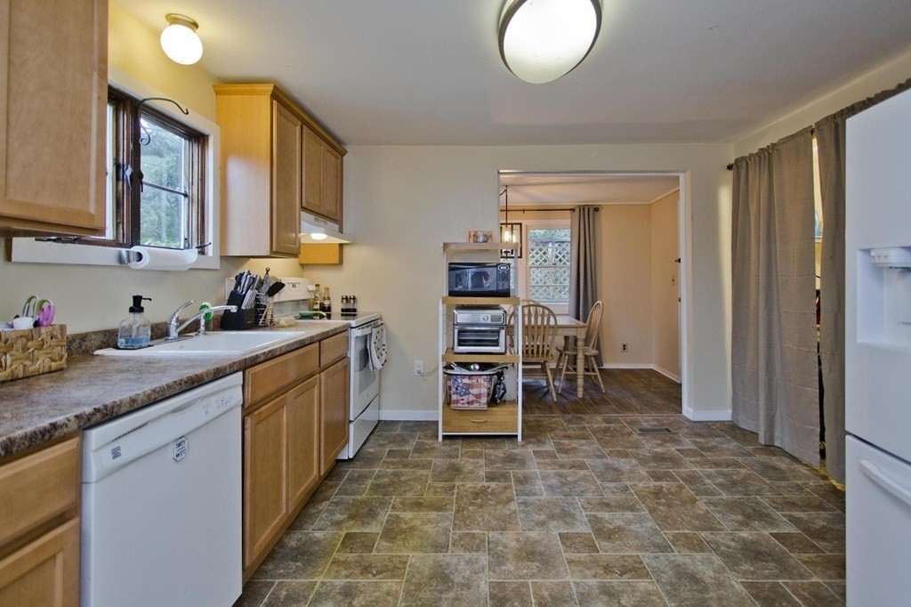 129 Long Pond Road Westfield, MA 01085 - Photo 3 of 30