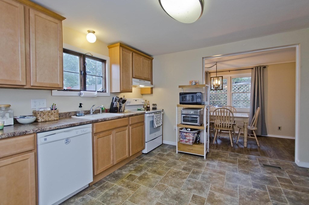 129 Long Pond Road Westfield, MA 01085 - Photo 4 of 30