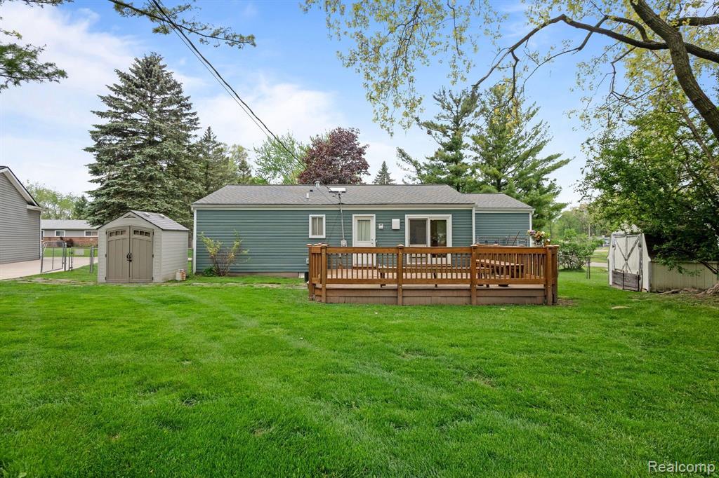 1837 Henbert Road West Bloomfield, MI 48324 - Photo 22 of 23 Gallery Image 22