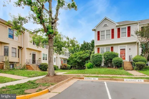$560,000 | 14738 Grobie Pond Lane, Centreville, VA 20120