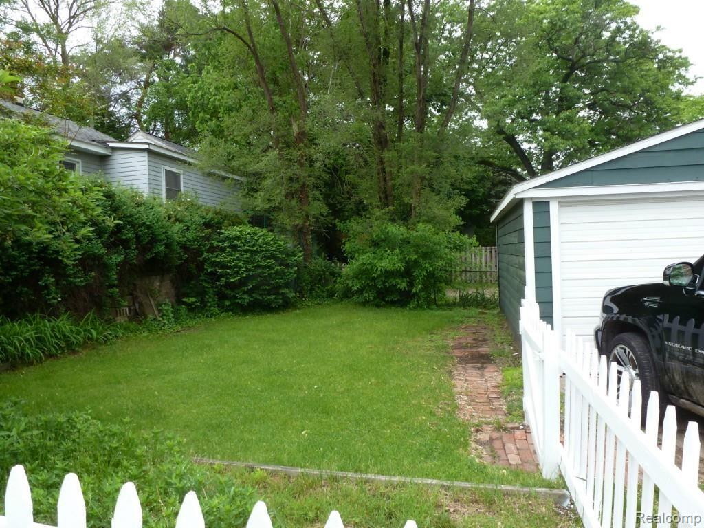 201 Pine Street Rochester, MI 48307 - Photo 6 of 42 201 PINE BACKYARD.jpg