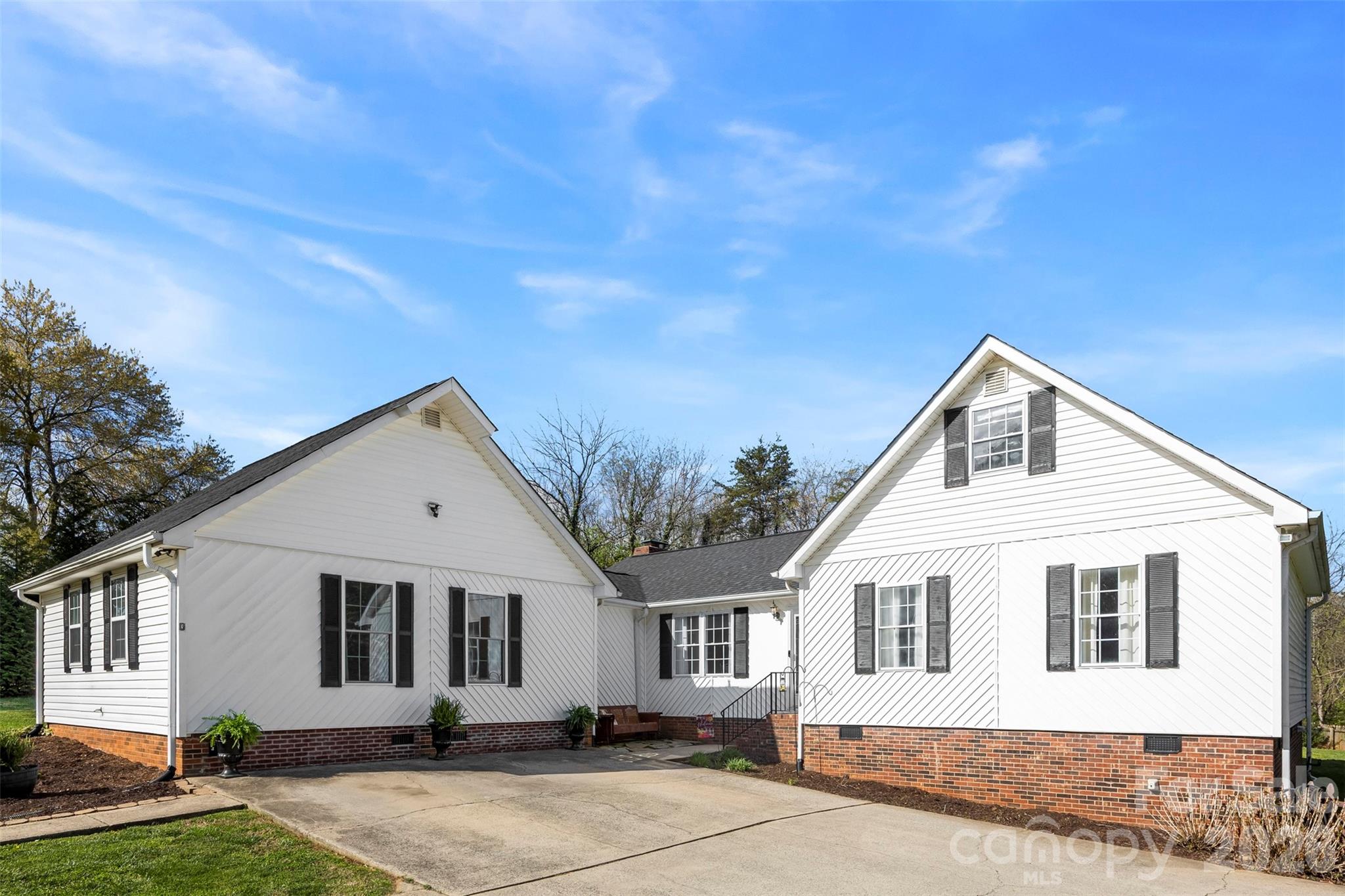 123 Chestnut Ridge Road Kings Mountain, NC 28086 - Photo 1 of 36 a view of a house with a yard