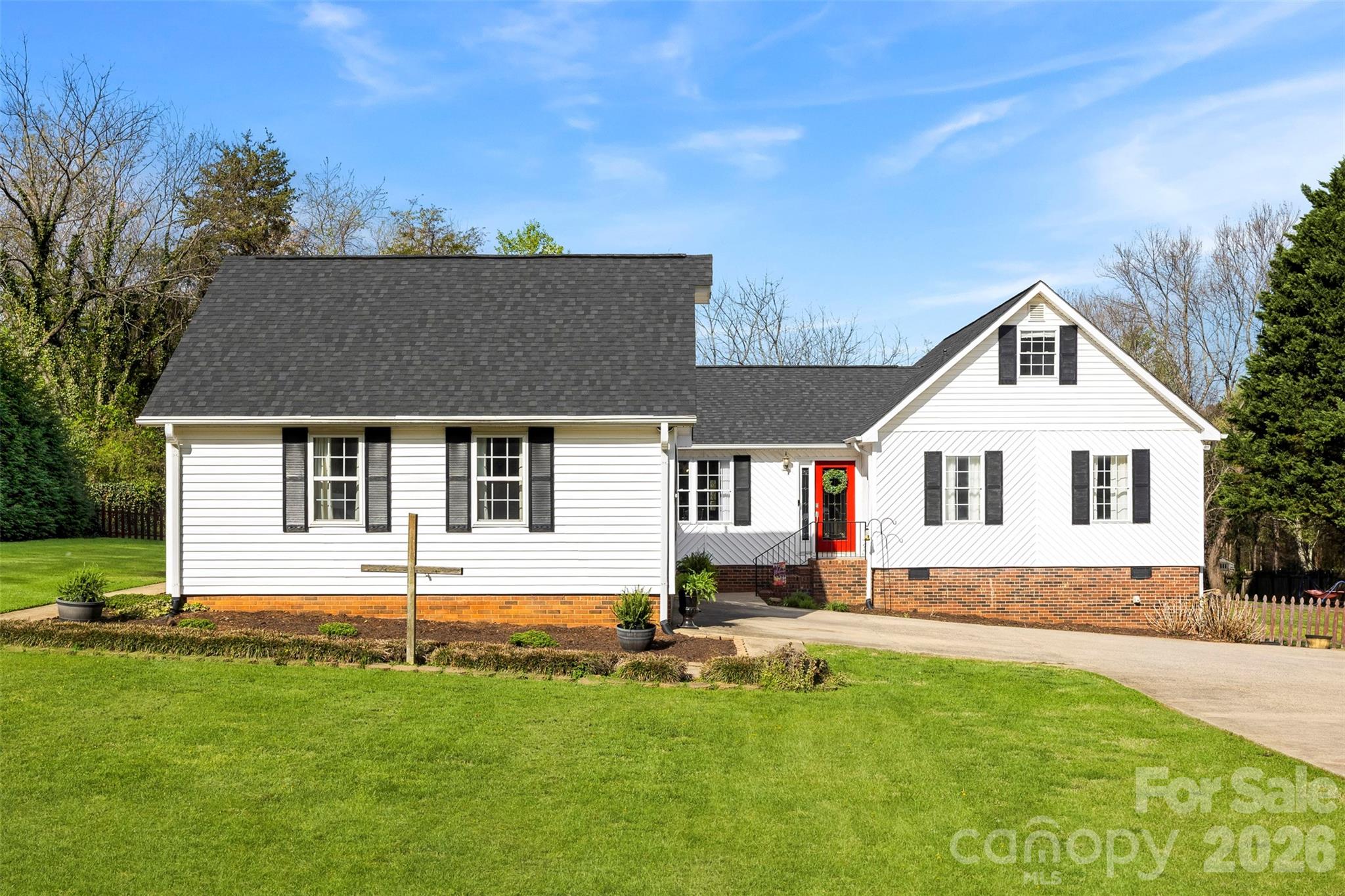 123 Chestnut Ridge Road Kings Mountain, NC 28086 - Photo 2 of 36 a front view of house with yard