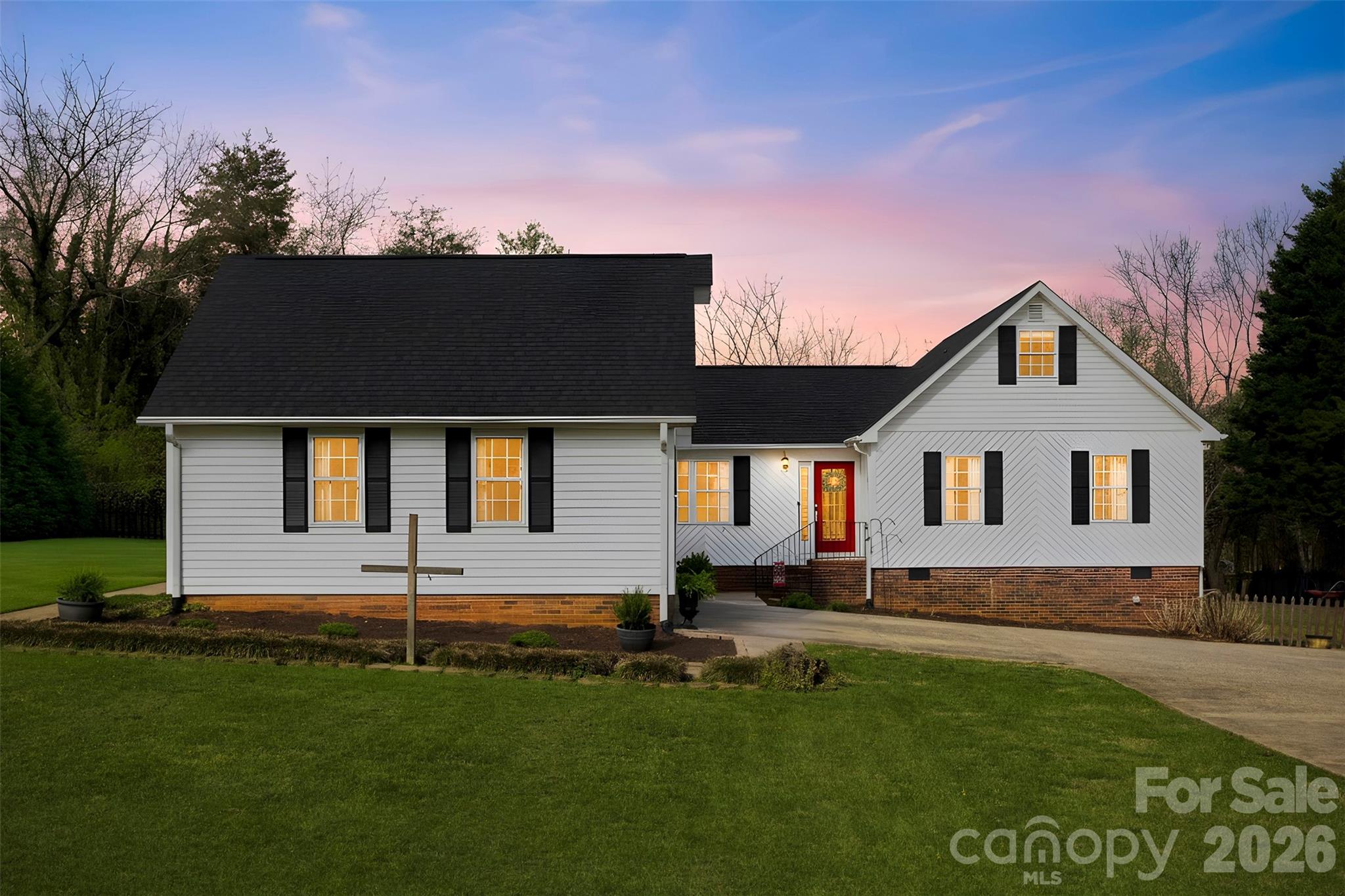 123 Chestnut Ridge Road Kings Mountain, NC 28086 - Photo 36 of 36 a front view of a house with a yard