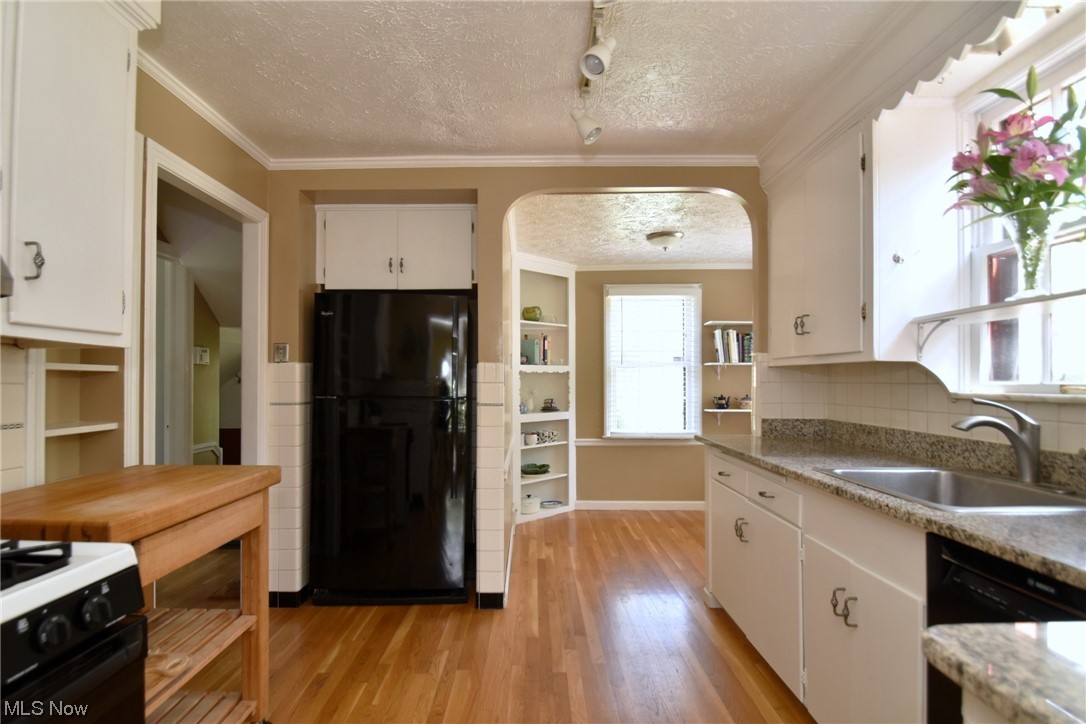 2443 Dysart Road Cleveland, OH 44118 - Photo 6 of 25 Gallery Image 6
