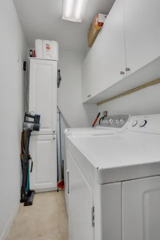 a view of utility room with washer and dryer