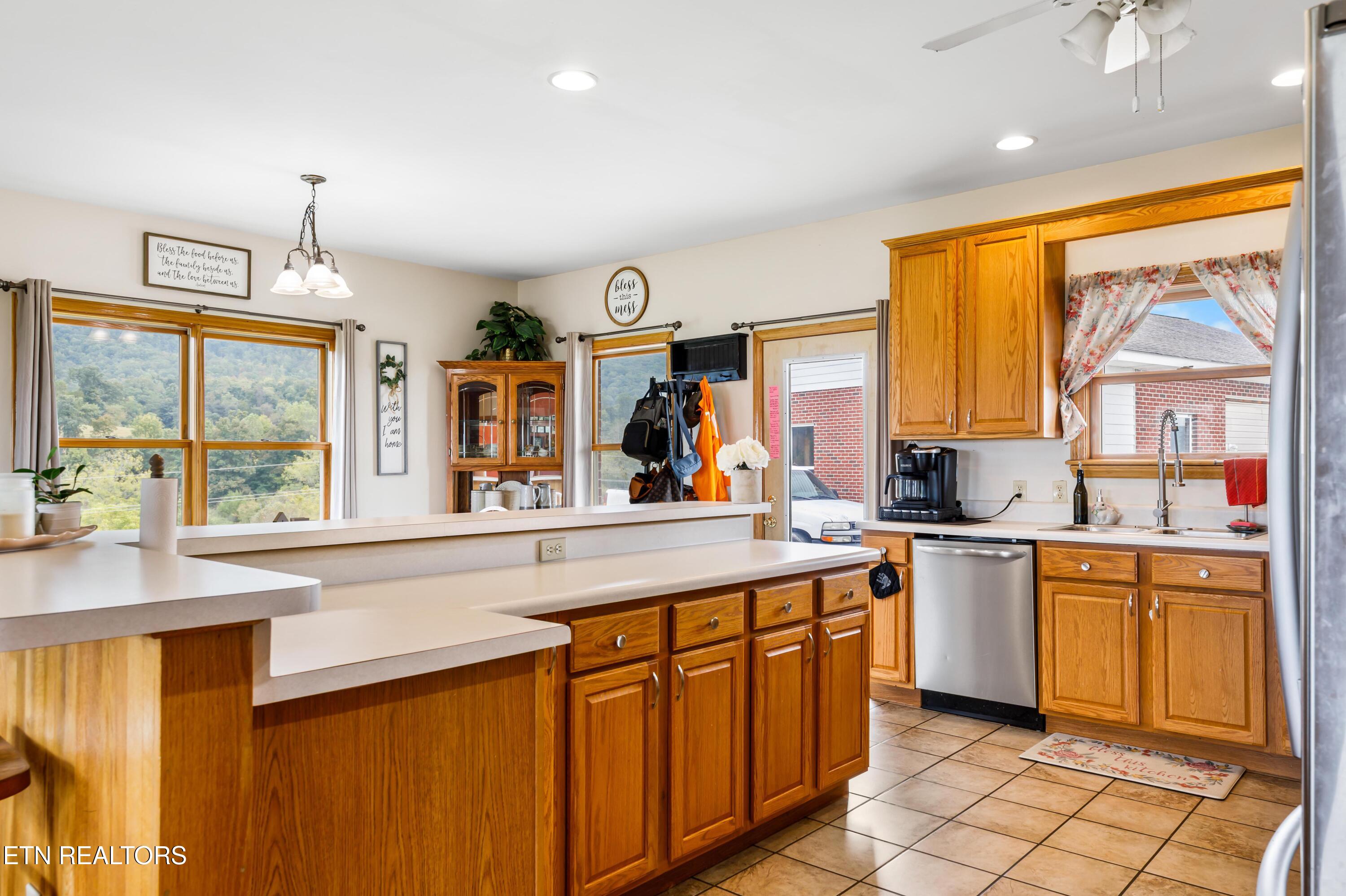 1695 Doaks Creek Road Speedwell, TN 37870 - Photo 11 of 57 030A3797