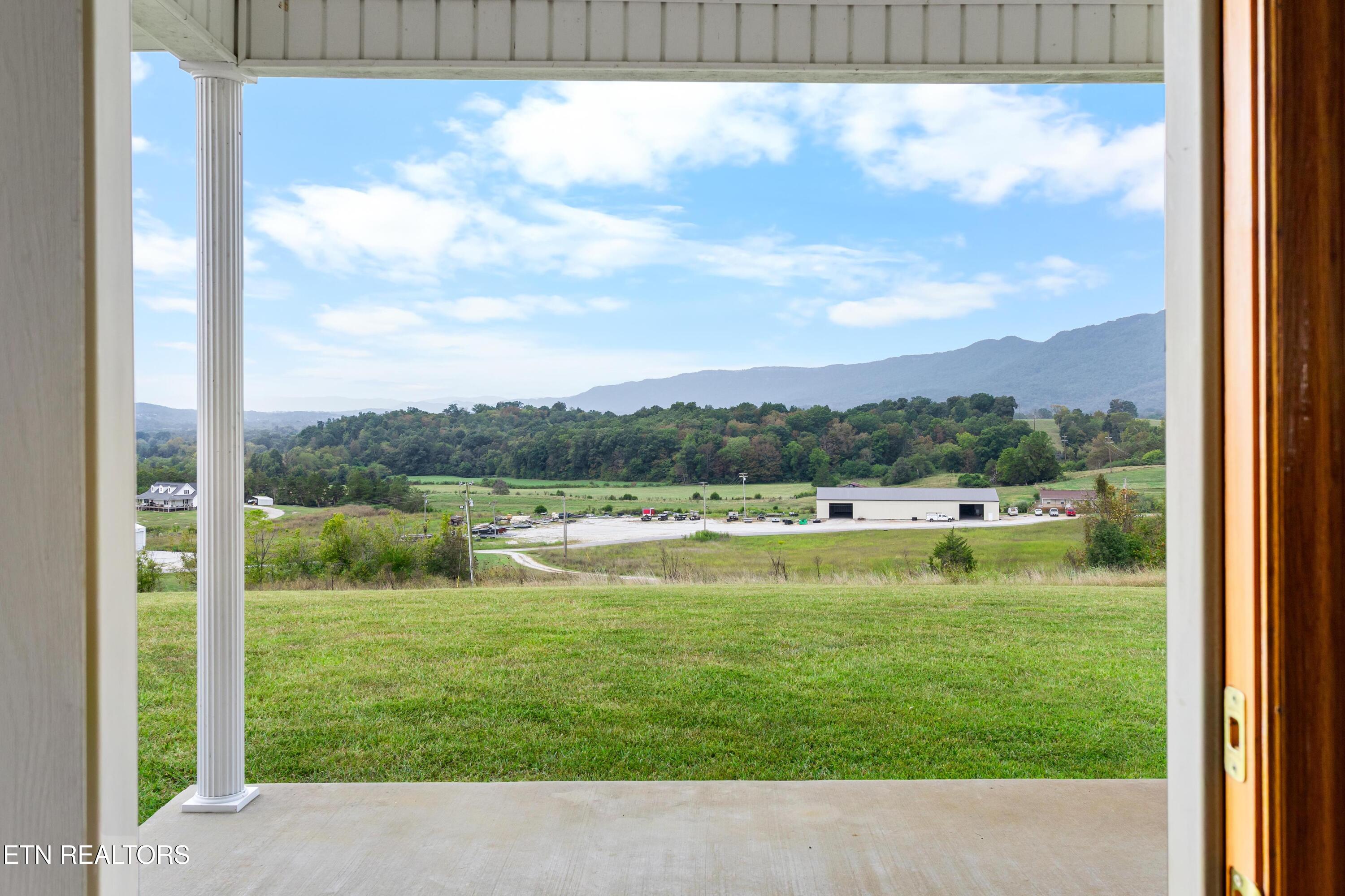 1695 Doaks Creek Road Speedwell, TN 37870 - Photo 5 of 57 030A3905