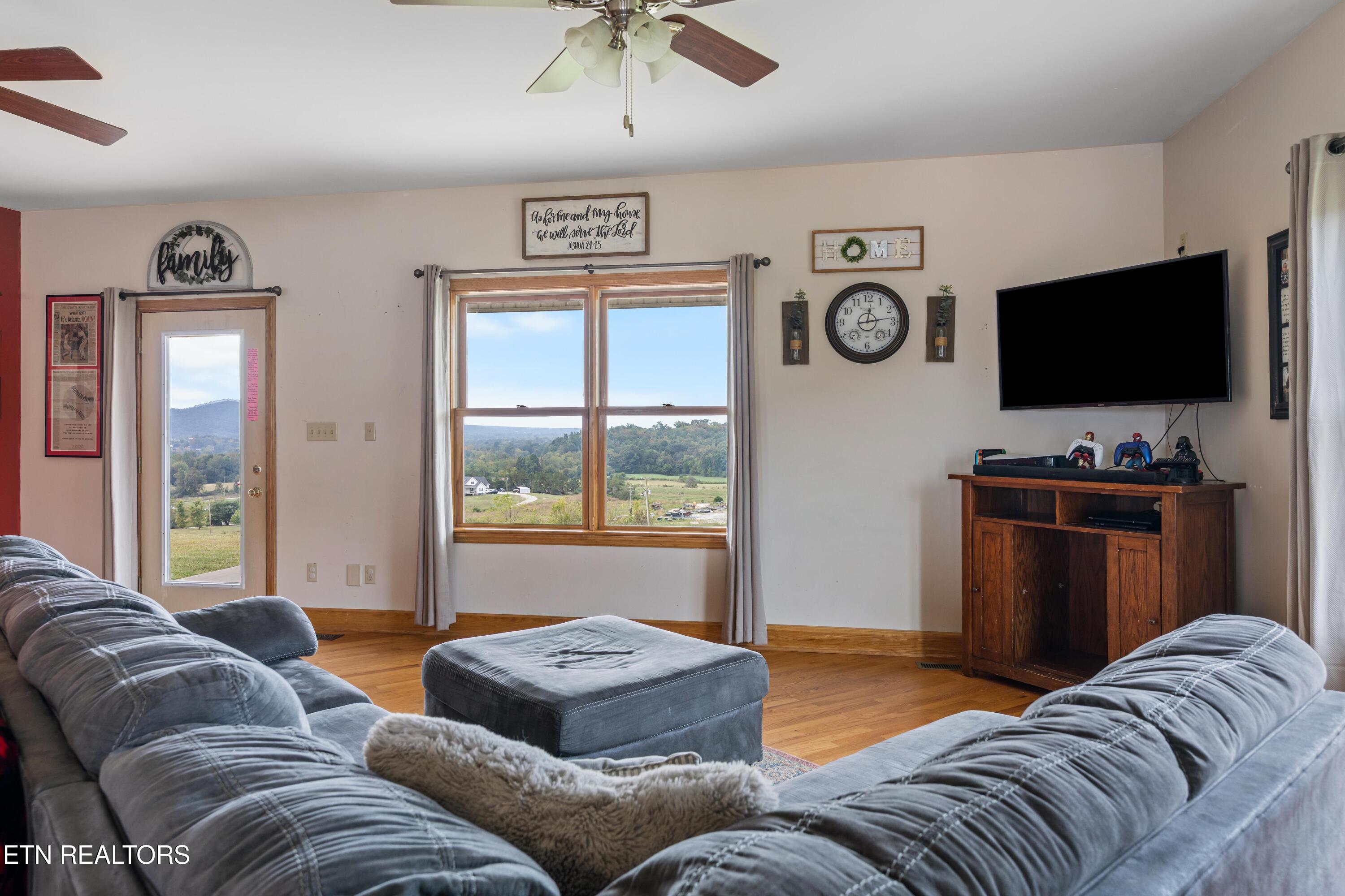 1695 Doaks Creek Road Speedwell, TN 37870 - Photo 7 of 57 030A3892