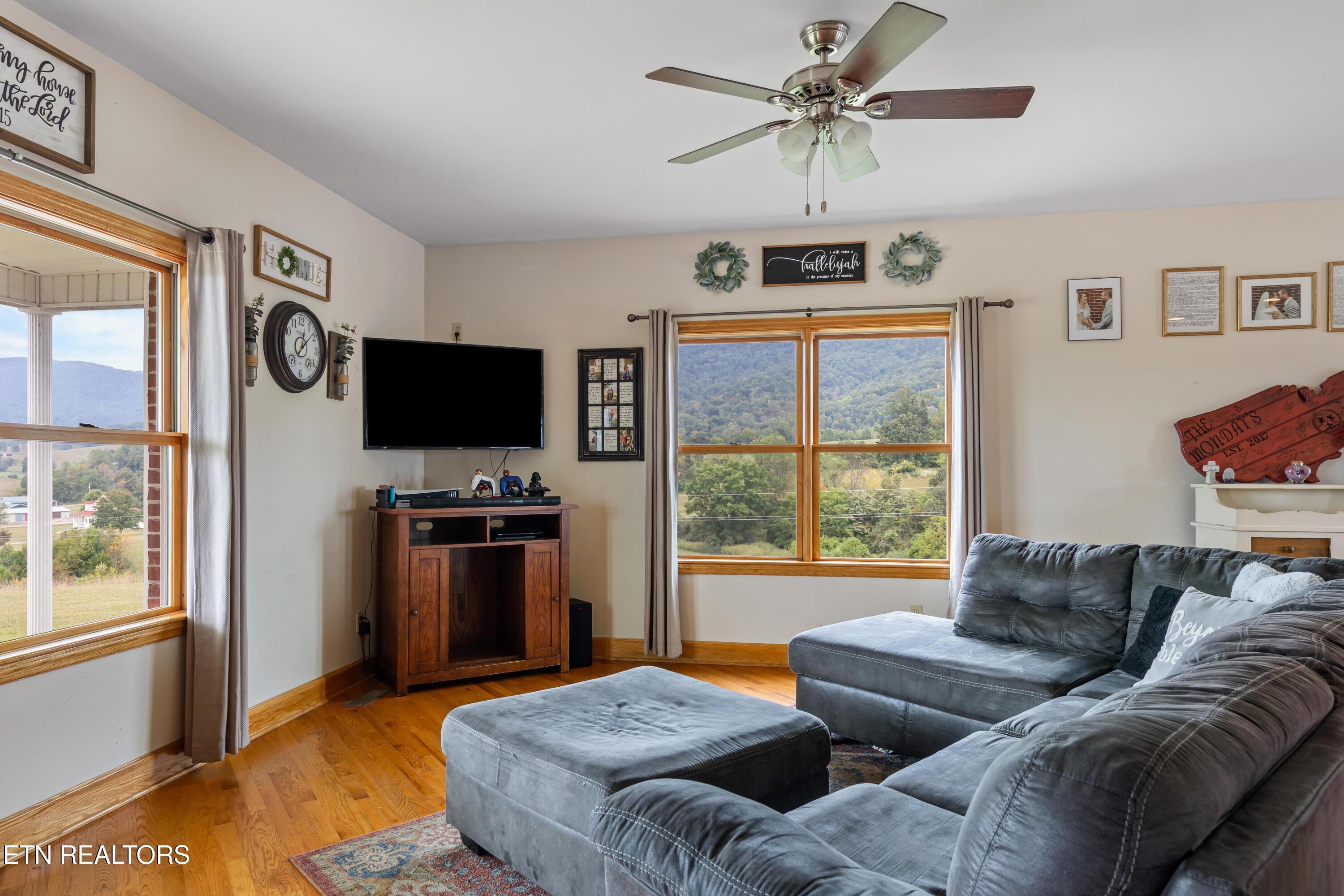 1695 Doaks Creek Road Speedwell, TN 37870 - Photo 8 of 57 030A3854