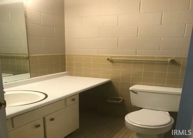 $830 | 305 North Dunn Street, Bloomington, IN 47408