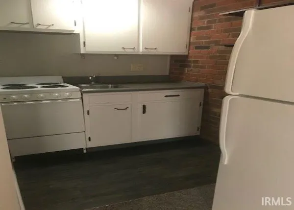 $830 | 305 North Dunn Street, Bloomington, IN 47408