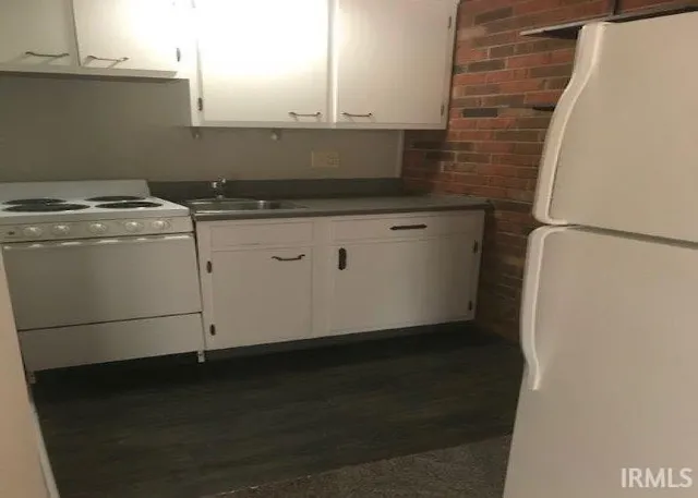 $830 | 305 North Dunn Street, Bloomington, IN 47408