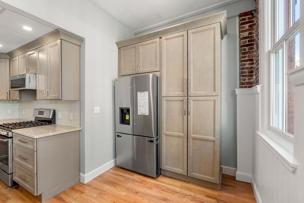 62 Washington Street, Unit 5 Haverhill, MA 01832 - Photo 7 of 34 a view of a kitchen with electric appliances